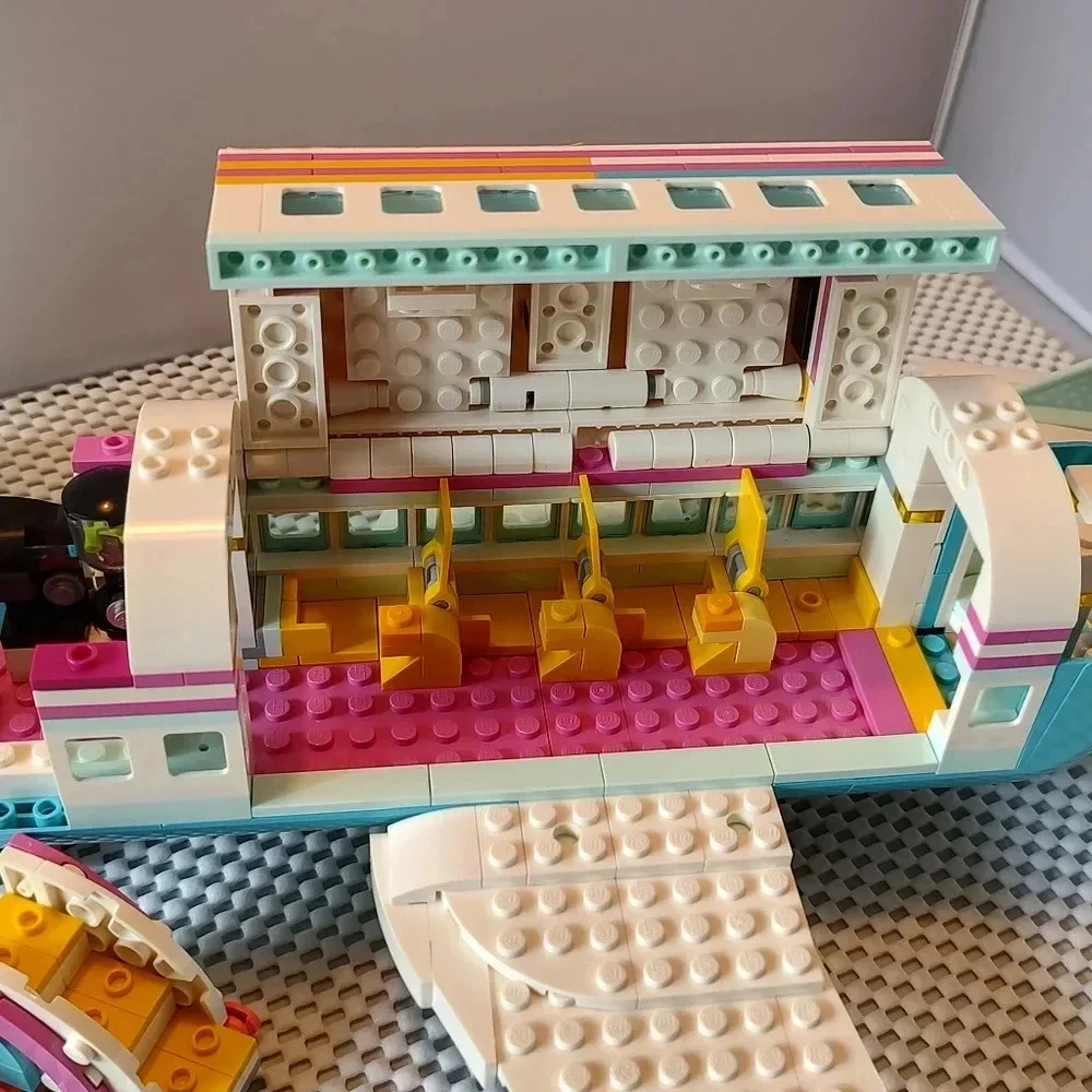 41429 Heartlake City Airplane, LEGO Friends Used 95% Complete